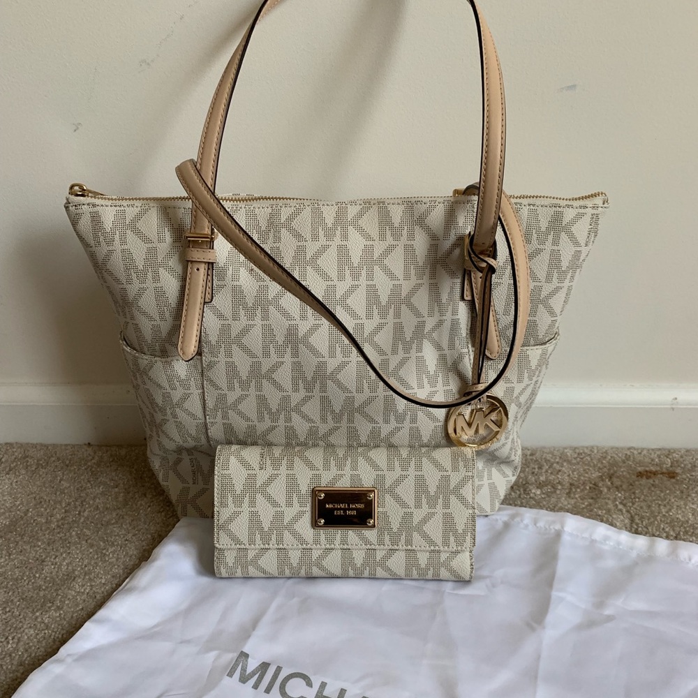 Michael Kors Jet Set Tote & Wallet Set